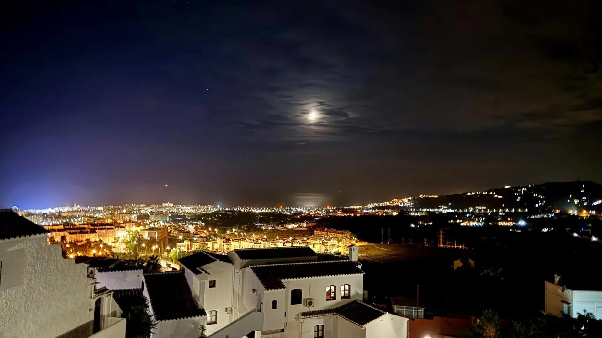 Luxury 2 Bedroom Apartment In San Juan De Capistrano, Nerja