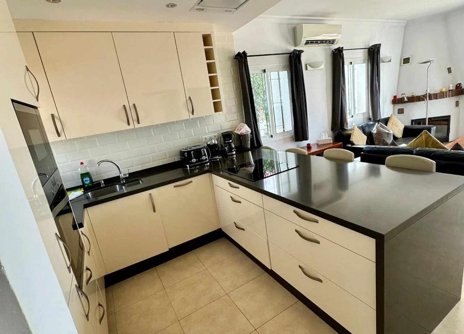 Luxury 2 Bedroom Apartment In San Juan De Capistrano, Nerja