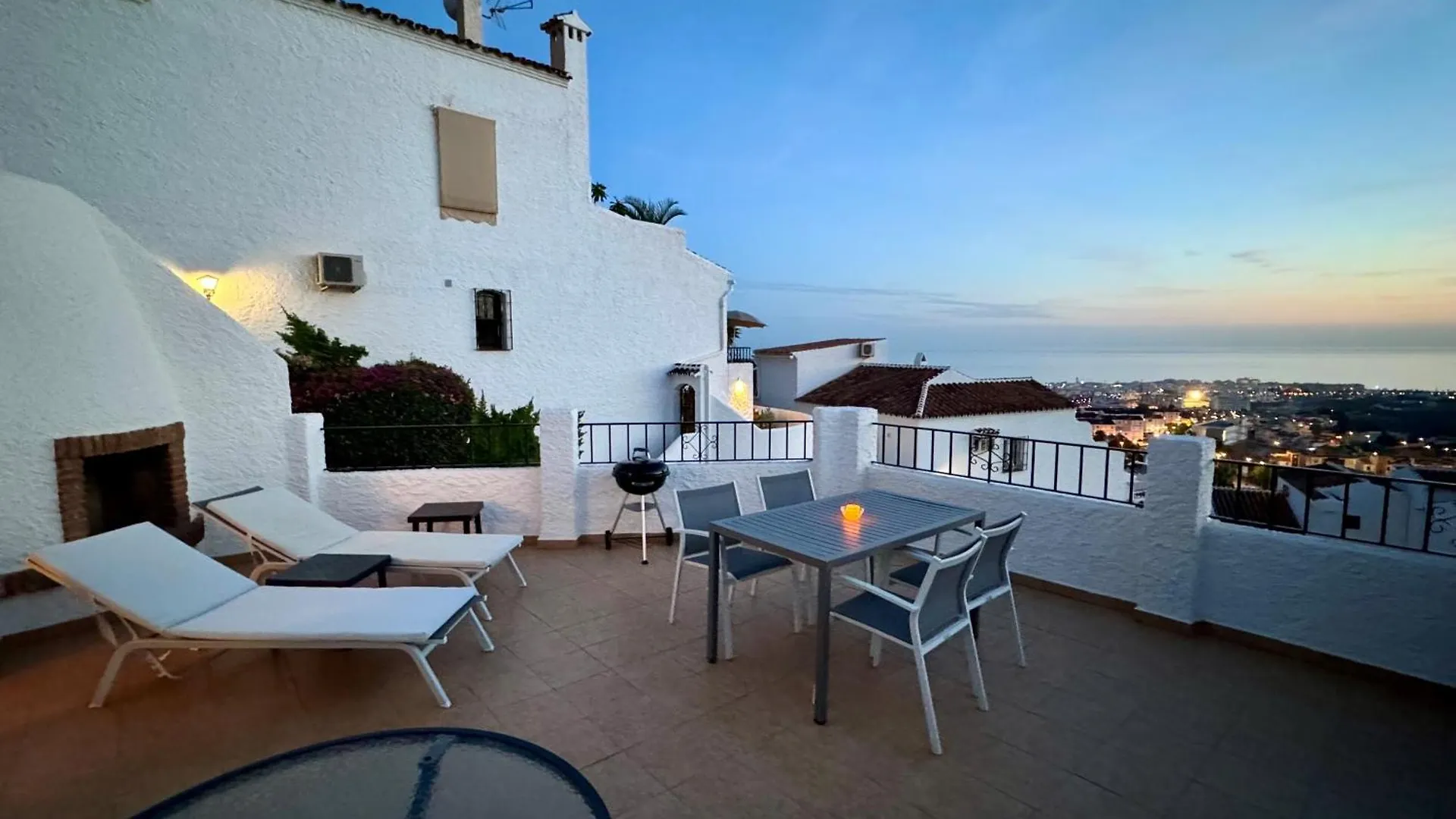 Luxury 2 Bedroom Apartment In San Juan De Capistrano, Nerja 0*,